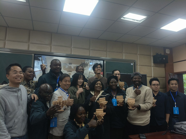 2025.11.27丝路项目搭桥梁 榫卯技艺传匠心4.png